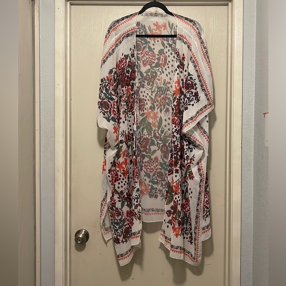 Sweaters - Floral Open-Front Kimono Shrug in White and Red